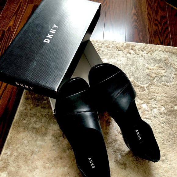 Brand new never worn DKNY slip on shoes. Size 6.5/37 in black leather - Picture 2 of 4